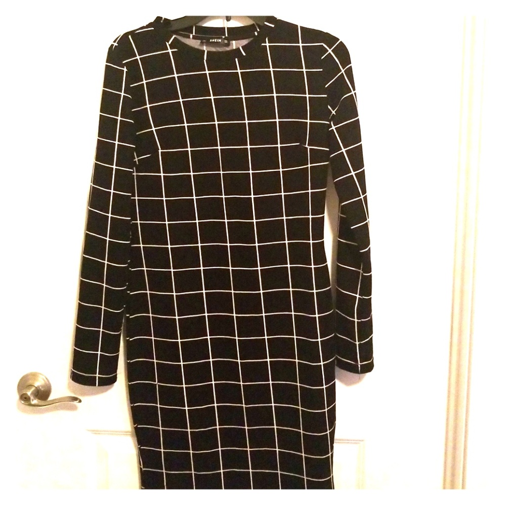 Beautiful black and white dress long sleeve